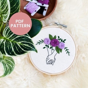 Hand Embroidery Pattern PDF - Hand in Hand | Beginner level hand embroidery design | Embroidery pattern for Mother&#39;s Day | Instant download