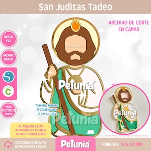 Puede incluir: Un archivo de corte digital en capas de San Juditas Tadeo que muestra una figura con cabello castaño, una túnica verde y un bastón. El gráfico incluye texto como San Juditas Tadeo, Archivo de corte en capas y Petunia, con una altura mínima recomendada de 15 cm.
