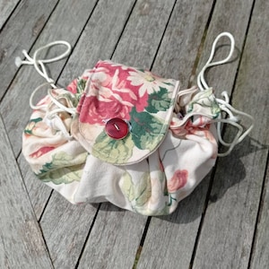 Bourse en tissu vintage beige à fleurs roses – Pochette unique fait main pour maquillage, accessoires ou trousse de toilette