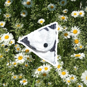 Porte-monnaie Triangle en Tissu Velours – Motif Vache Original, Fait-main et Pratique