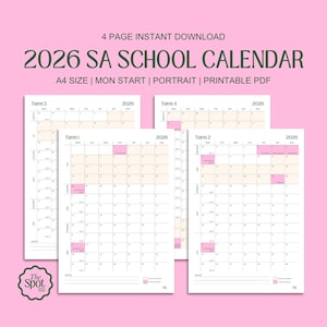 Puede incluir: Un conjunto de cuatro calendarios escolares SA 2026 imprimibles en tamaño A4, con un fondo rosa. Cada calendario muestra una cuadrícula mensual con acentos rosas y beige. El texto "2026 SA SCHOOL CALENDAR" está en la parte superior, junto con "4 PAGE INSTANT DOWNLOAD".