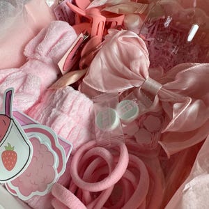 Coffret rose bien être girly kawaii accessoire cheveux et skin care Box cadeau Noël style K-pop
