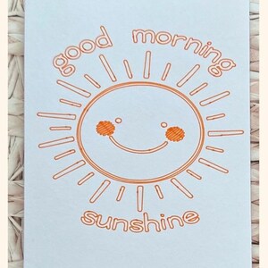 Tarjeta "Buenos días, sol" hecha a mano: diseño alegre y estimulante