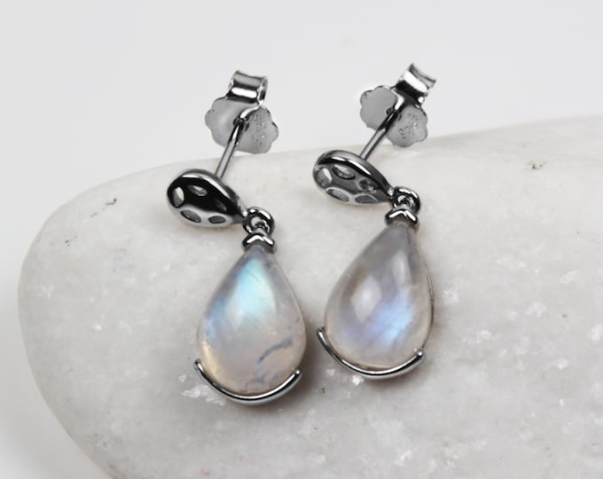 Silver 925,  Stylish  Stud Earrings with Rainbow Moonstone, Silver 925 Stones : AAA pear 7x10 mm