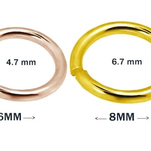 Macro image of open gold jump rings, clearly showing clean cuts and high-polish finish – essential jewelry hardware for attaching clasps and charms. Jewelry making supplies featuring solid gold and platinum jump rings – strong, elegant, and ideal for use in fine jewelry design and restoration projects. Artisan workspace photo with 14K gold jump rings placed next to tools and chain links – demonstrating their practical use in custom jewelry creation.