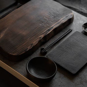 Large Yakisugi sushi set for 2/4. Charred black wood, big sushi set with chopsticks. Minimalist design. Natural & stylish kitchen. Wabi sabi afbeelding 4