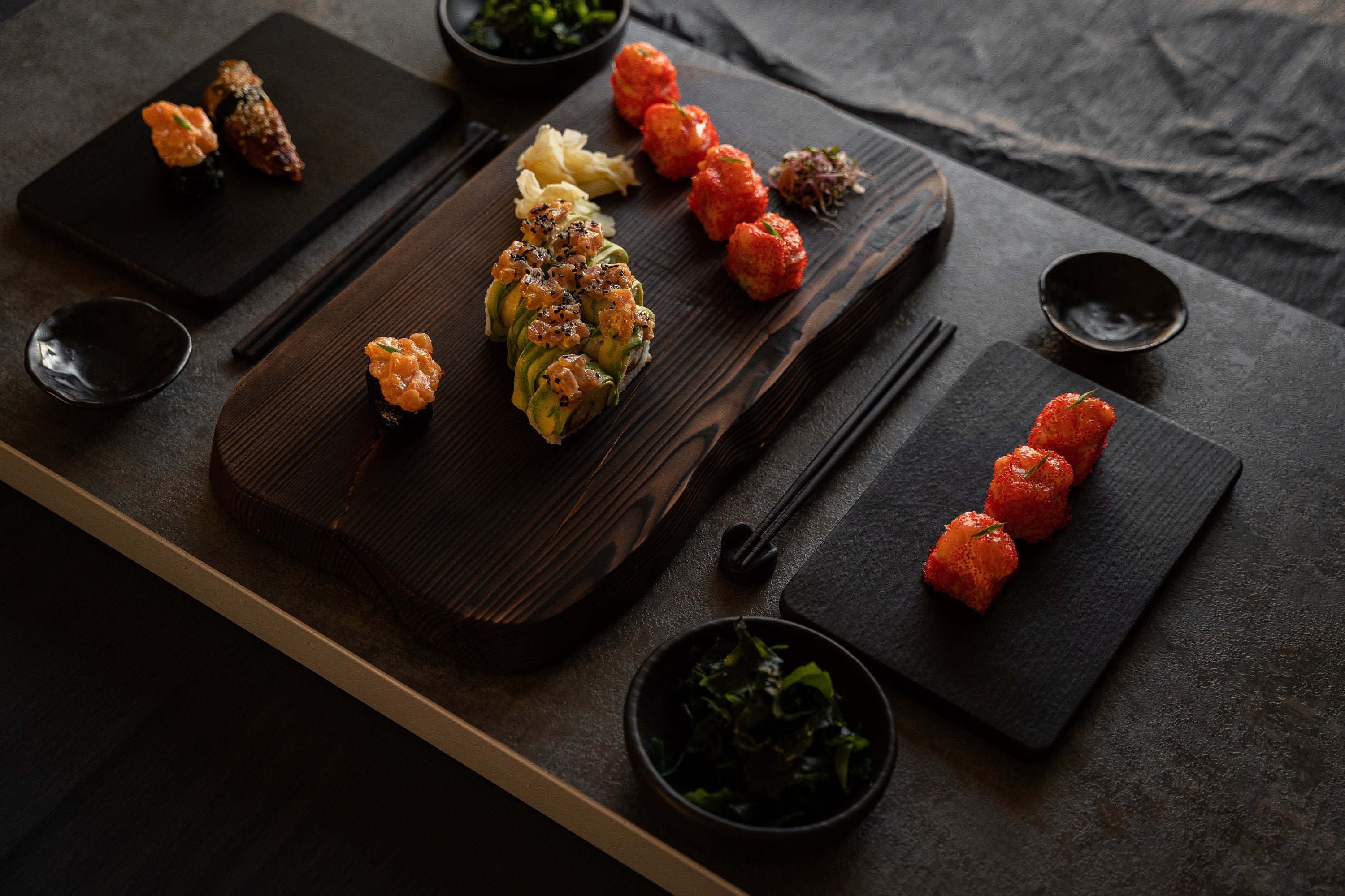 uniidea Ceramic Sushi Serving Tray Sets 2, 6 Pieces Japanese Style