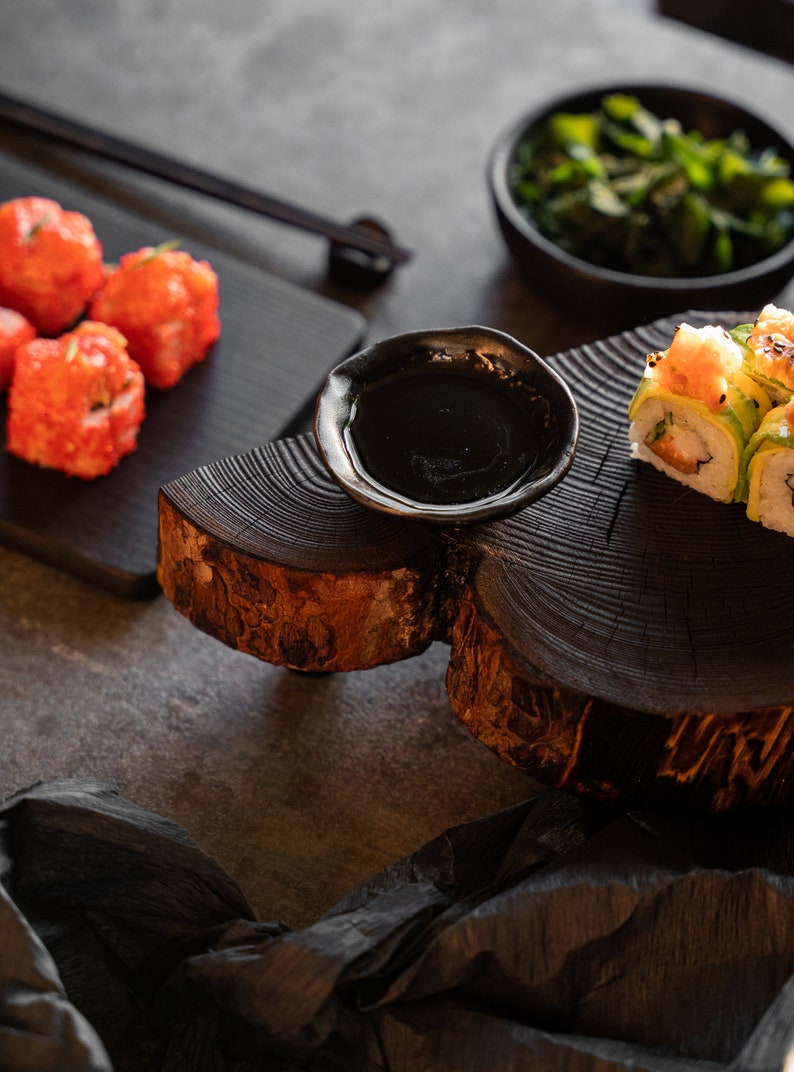 Large Yakisugi sushi set for 2/4. Charred black wood, big sushi set with chopsticks. Minimalist design. Natural & stylish kitchen. Wabi sabi afbeelding 7