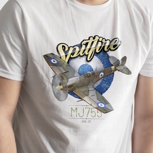 スピットファイア T シャツ。ギリシャ空軍の Mk.IXc。クルーネックの航空 T シャツ。MJ755。彼への贈り物、彼女への贈り物。スポッター。