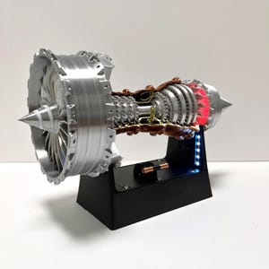 Turbofläktjetmotor TR 900 roterande 1/16 skalmodellbyggsats, laddningsbar med ljus och gasreglage. STEM-lämplig