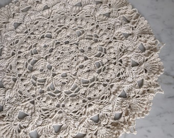 PATTERN MAGDA for a textured crochet doily