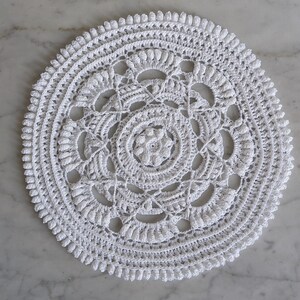 PATRÓN para un tapete de crochet texturizado SKULPTURA en texto ruso e inglés con diagrama