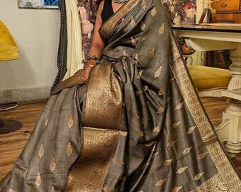 Women Green Munga Silk Digital Print Saree With Unstitched Blouse
