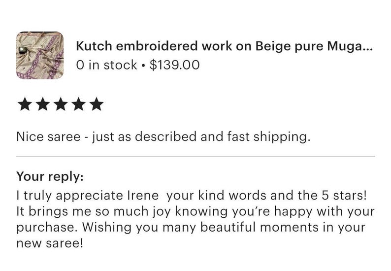 Pode incluir: Imagem de um an&uacute;ncio de produto com uma avalia&ccedil;&atilde;o do cliente. O produto &eacute; descrito como "Kutch embroidered work on Beige pure Muga..." com uma classifica&ccedil;&atilde;o de cinco estrelas. A avalia&ccedil;&atilde;o diz "Nice saree - just as described and fast shipping."