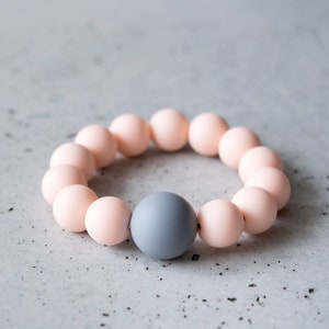 Pastelroze kralenarmband, minimaal polsbandje met touwtjes voor vrouwen, accessoire voor vrouwen, alledaagse kralensieraden, kerstcadeau-idee voor haar