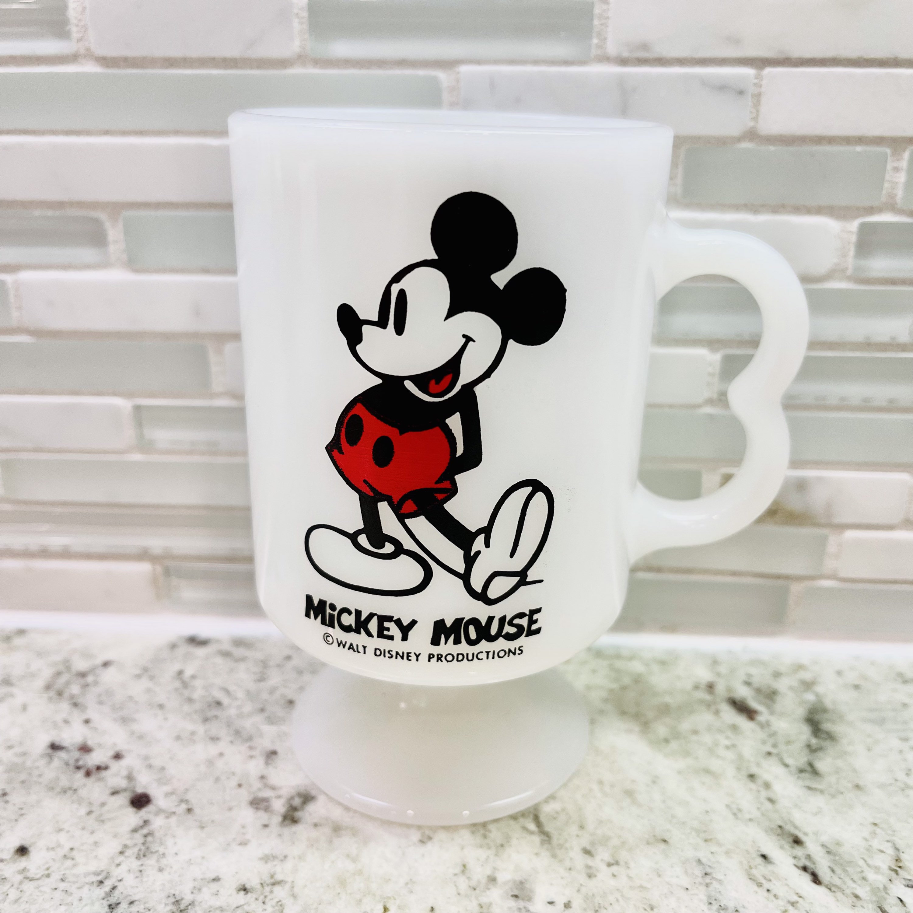 Disneyland Resort Mug avec couvercle Mickey et ses Amis Disney100  Celebration
