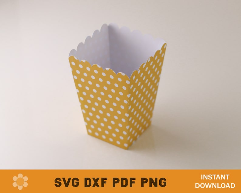 Puede incluir: Una caja de papel amarilla y blanca con lunares y un borde festoneado. La caja est&aacute; vac&iacute;a y est&aacute; sobre una superficie blanca.