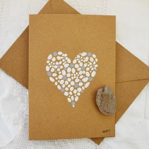 Handgezeichnete Valentinstagskarte, einfaches Gänseblümchenherz. Originalzeichnung, kein Druck.