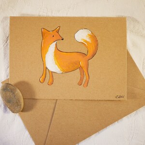 Tarjeta dibujada a mano, lindo zorro de pie. Dibujo original, tarjeta artística única, no una impresión. Marcadores de pintura sobre papel kraft.