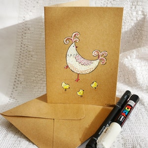 Handgezeichnete Grußkarte - Henne mit Küken. Einzigartige Kunstkarte. Originalzeichnung, kein Druck. Lackmarker auf Kraftpapier.