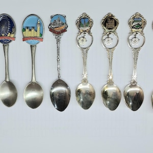 Colheres de lembrança da London Eye, Big Ben, Witley, Masham, Catedral de Ripon, Hawes, Mundesley, Príncipe Charles e Diana #146