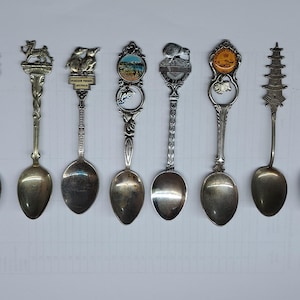 Set de cucharas conmemorativas de Tailandia, Capitán Cook, Dragón Chino, Desfile de Pingüinos, Nueva Zelanda, Tierra de Van Diemen y Hong Kong n.° 143