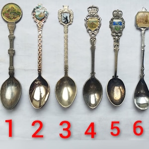 Berlino, Monaco, Lorelay, Oberammergau Germania, Kapfenberg Austria, Gemeentehuis Bergschenhoek Olanda Cucchiai da collezione souvenir vintage