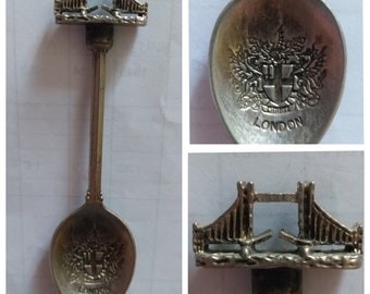 London bridge souvenir vintage collectible commemorative  3D spoon. Gift from london. #123