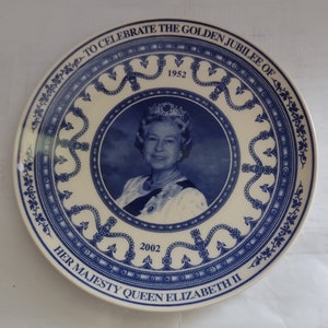Wedgwood commemorative plate Queen Elizabeth II Golden Jubilee, Daily Mail in box.