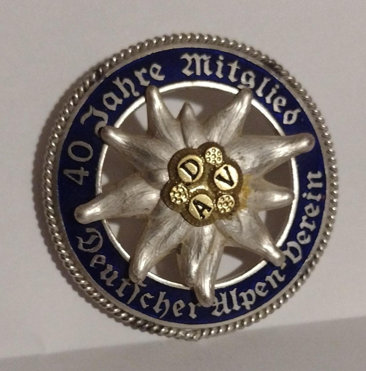 German Alpine Club (DAV): Pin, Badge of Honour for 40 Years of Membership  in the German Alpine Club, Deschler Munchen, 40 Mm. - Etsy, image size:1260x1275
