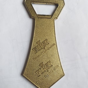 Erster Pils Vintage Flaschenöffner in Form einer Krawatte, Krawattenform.