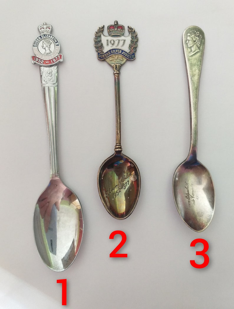 Queen Elizabeth II Silver Jubilee 1952 1977 Souvenir Commemorative