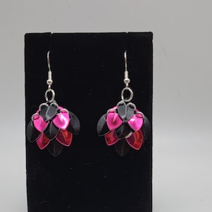 Handmade Scale earrings Black/Pink