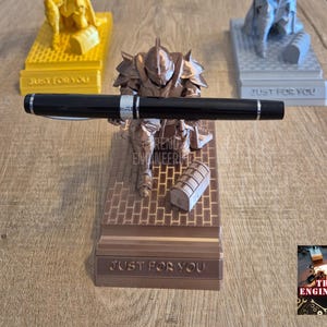 Personalized Knight Pen & Phone Holder: 3D Printed Desk Organizer