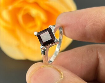 Smaragdschliff quadratische Form natürlicher Granat Vintage Ring, roter Granat Edelstein Ring, Solitär massiv Silber Ring, Jahrestag Ring für Mädchen