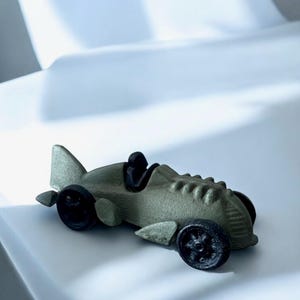 Hubley Cast Iron Green Racing Car – Vintage Reproduction 1930s Toy Car – Antique Die-Cast Racer – Americana Collectible