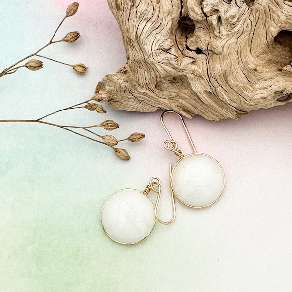 Dangling earrings. Lightweight. Brilliant golden white. Silver-plated brass glass. Possibility series for marriage. E6