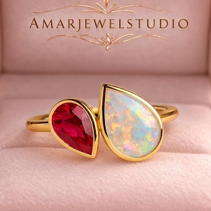 Bague de fiançailles toi et moi rubis taille poire et opale, bague deux pierres de naissance, bague en or sertie clos
