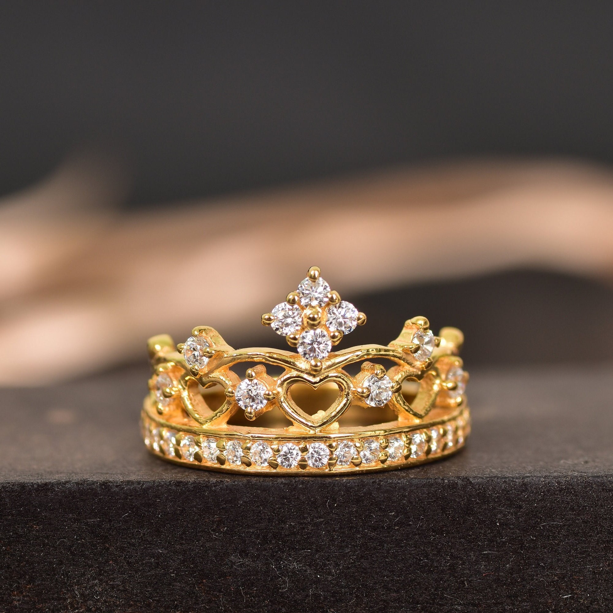 PC Chandra Jewellers Crown 14kt Yellow Gold ring Price in India - Buy PC  Chandra Jewellers Crown 14kt Yellow Gold ring online at Flipkart.com
