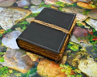 Handgemaakt leren Grimoire-dagboek: antiek papier met stippelrand (9 x 6)