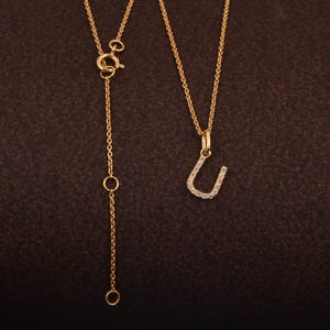 Collar con letra U de oro puro de 14 quilates/Collar con U/El mejor regalo para ella/Collar con letra U/Colgante minimalista/Regalo de San Valentín/Regalo para el amor.