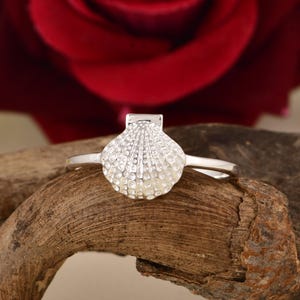 Beautiful Seashell Ring / 925 Sterling Silver Ring / Beach Jewelry / Nautical Ocean Ring / Minimalist Silver Ring / Summer Jewelry For Her.
