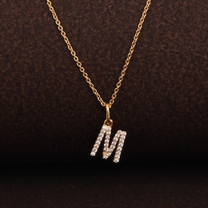 Collar con inicial delicada / Collar de oro amarillo macizo de 14 quilates / Collar con dije de letra M / Joyería delicada de diamantes / Regalo de cumpleaños para hija
