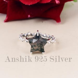 Anillo de ágata musgosa, anillo de declaración verde, joyería de plata esterlina 925, anillo de piedras preciosas, anillo de banda ondulada, regalo de aniversario, anillo para ella.