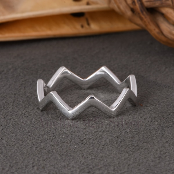 Flacher gewellter Ring - Zick Zack Stil Ring - 925 Sterling Silber Ring - Minimalistischer Wellenring - Stapelring - Geschenk für Weihnachten.