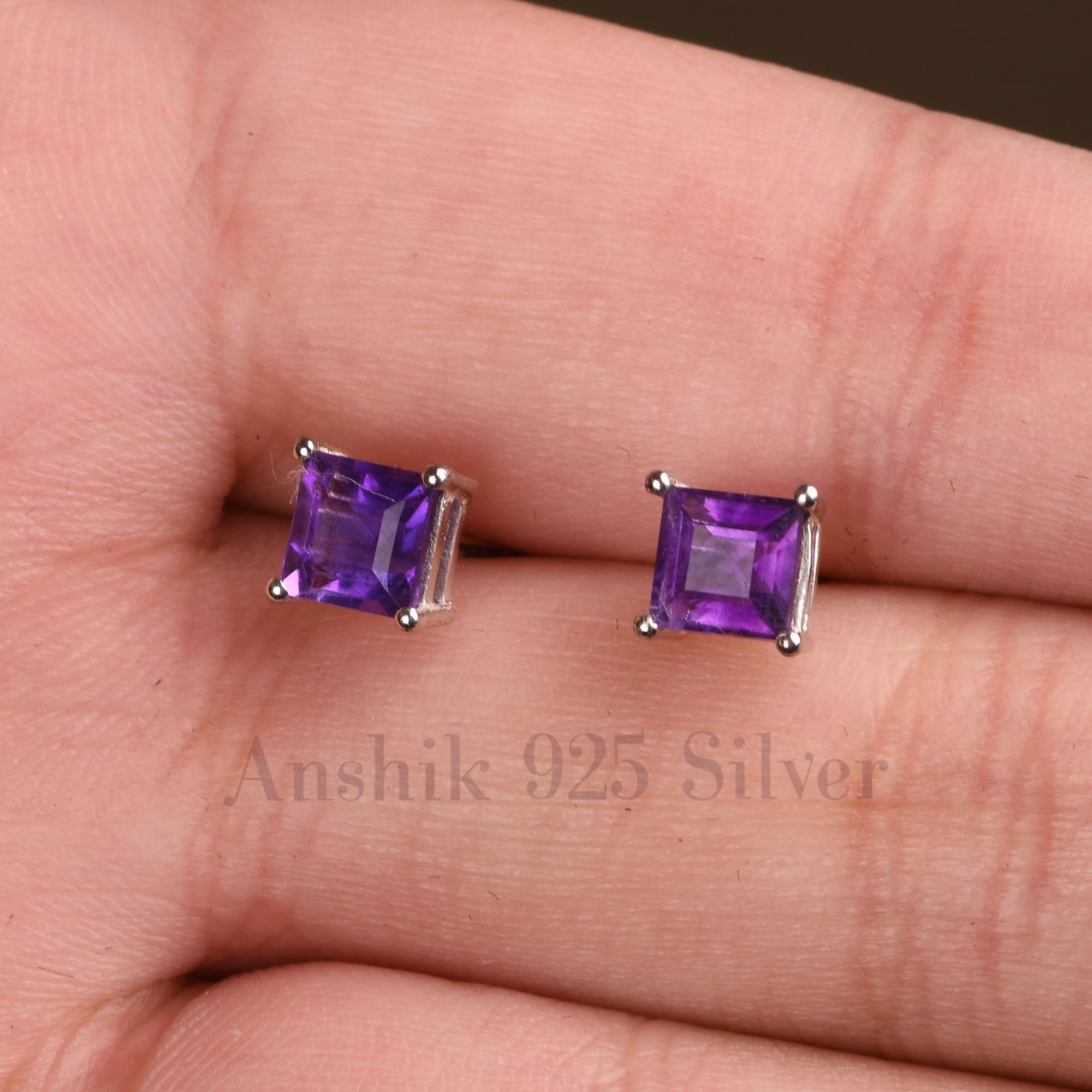 Orecchini Herz Viola: Eleganza Accessibile con Zirconi