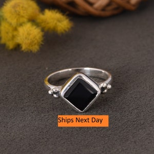 Minimalist Black Onyx Ring, Simple Onyx Ring, Black onyx Ring, Square cut Gemstone Ring, Dainty ring, Statement Ring, Favourite Ring For Her
