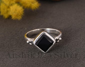 Minimalist Black Onyx Ring, Simple Onyx Ring, Black onyx Ring, Square cut Gemstone Ring, Dainty ring, Statement Ring, Favourite Ring For Her