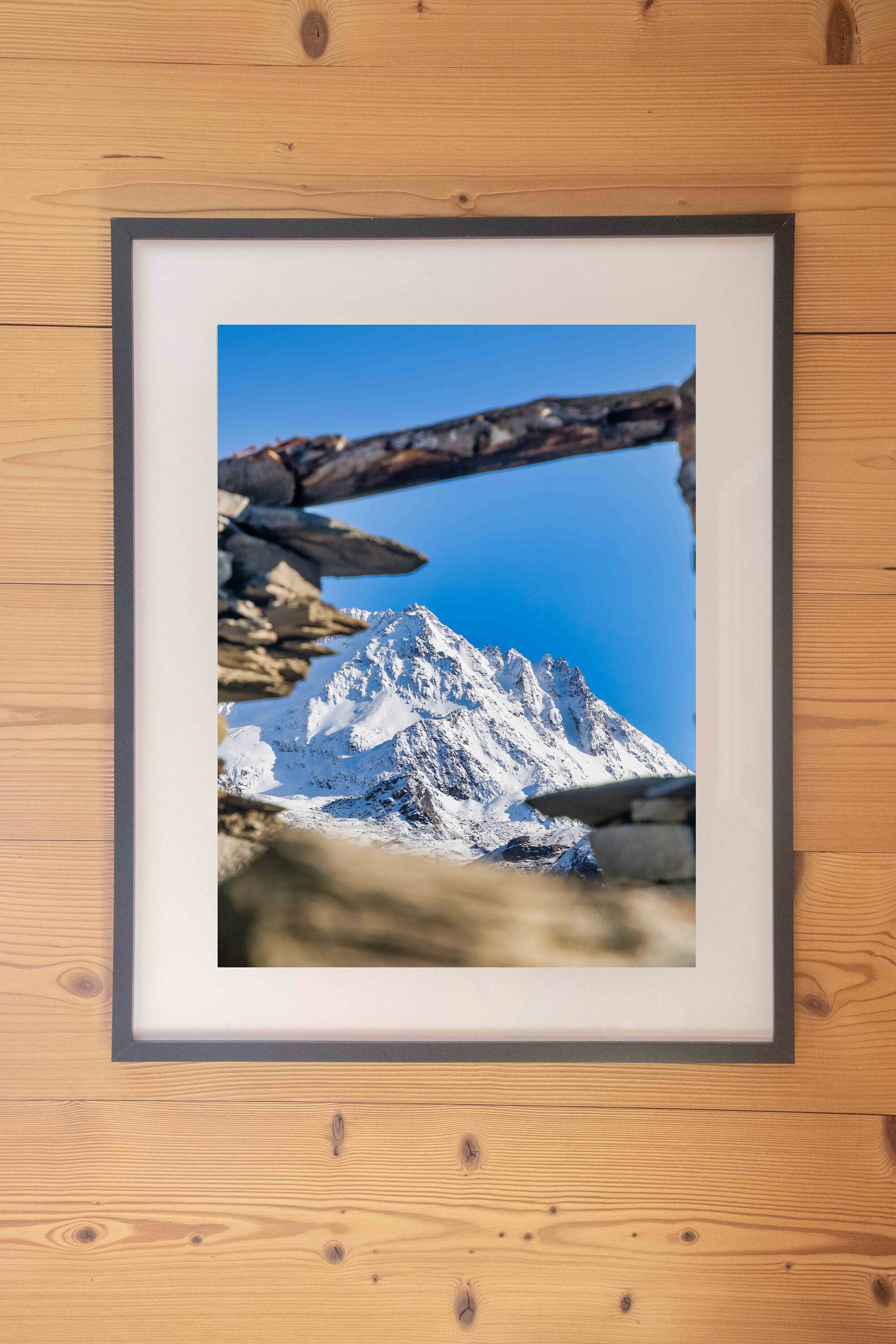 Aiguilles de Peclet A Travers Une Ruine Valthorens