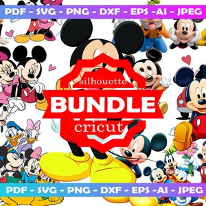 Può includere: Un pacchetto di download digitale di file di taglio SVG dei personaggi di Topolino e Minnie Mouse per progetti di artigianato. Il pacchetto include una varietà di pose e design, tra cui Topolino che guida un'auto rossa, Topolino con un fiore e Topolino e Minnie Mouse che si tengono per mano. Il testo "silhouette cricut bundle" è in un cerchio rosso.